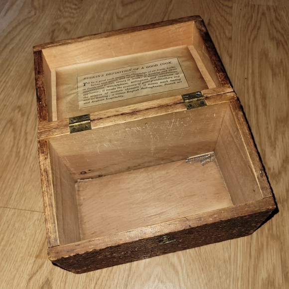 Vintage Tramp Art Style Box - Picture 6 of 9